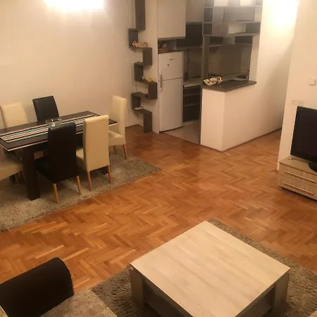 Royal Center Apartment *